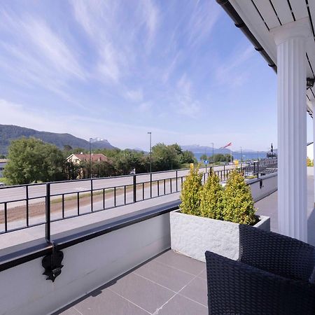Aursnes Hotell Sykkylven Exterior photo