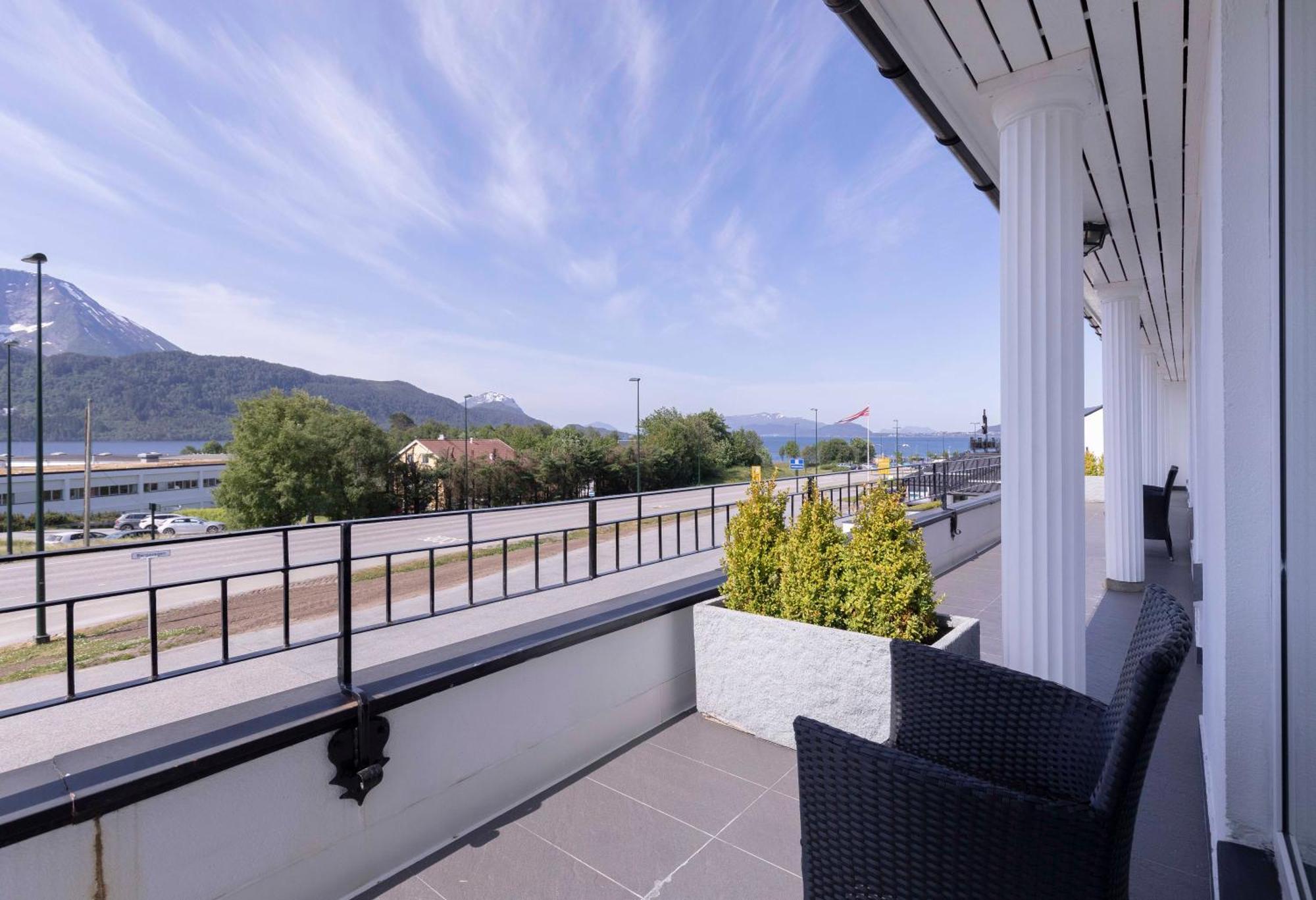 Aursnes Hotell Sykkylven Exterior photo