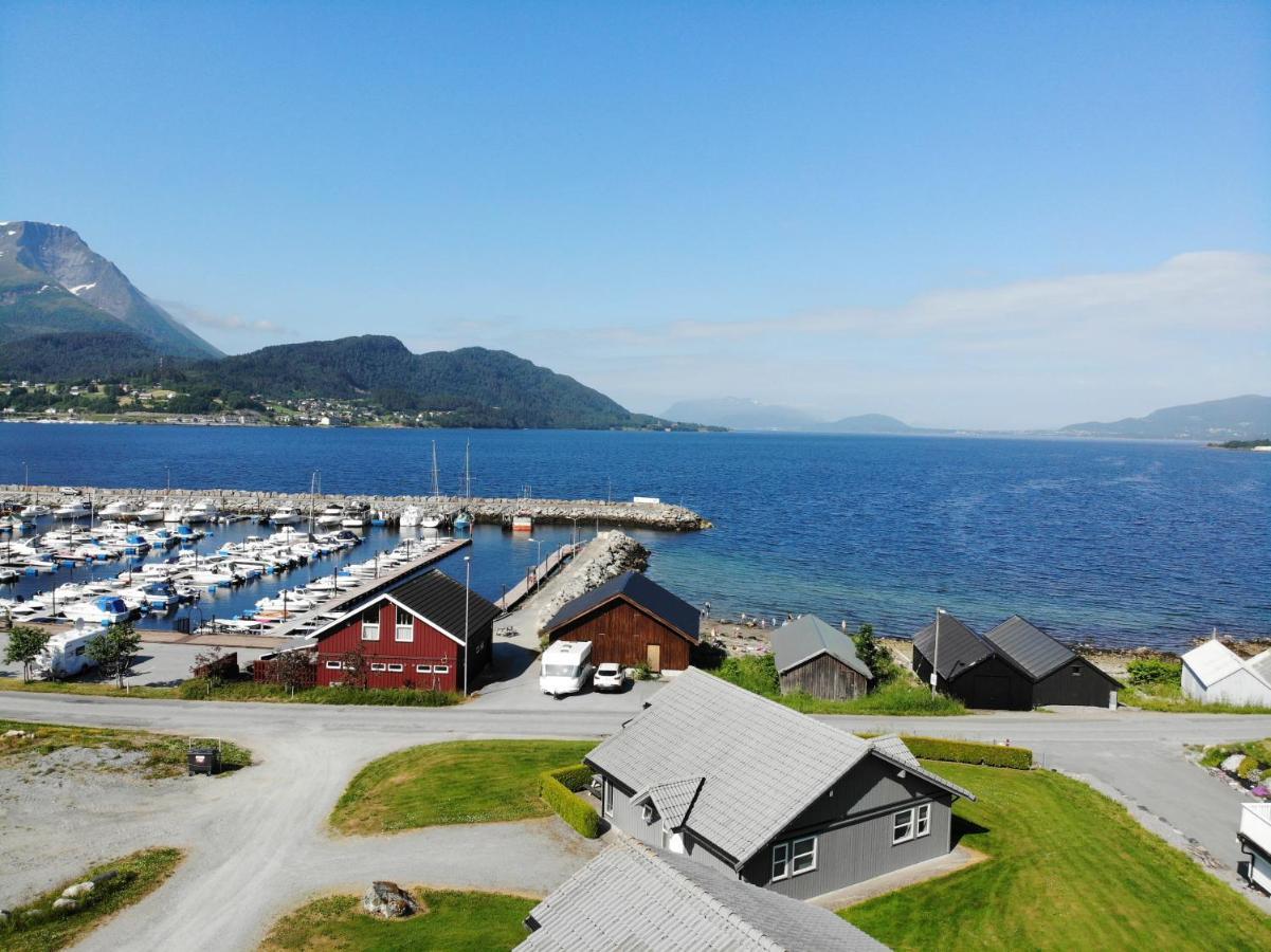 Aursnes Hotell Sykkylven Exterior photo
